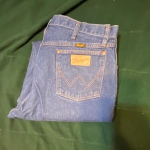 Men’s Wrangler 13MWZPW size 38x36.